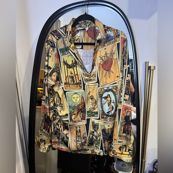 ASOS designs studio rare, tarot card, satin vibes, long line, shirt, button up - Picture 3 of 9